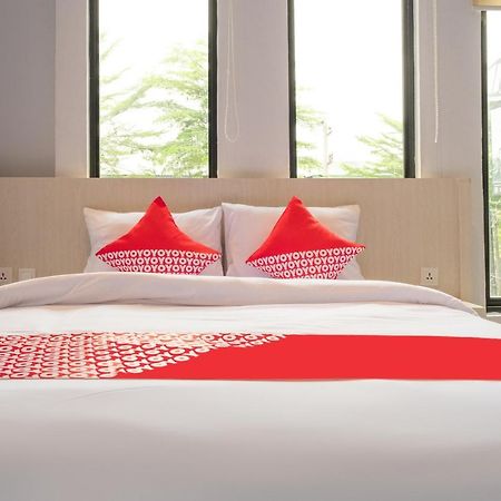 Super Oyo 3150 Theodore Homestay Медан Екстериор снимка