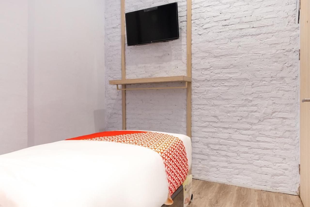 Super Oyo 3150 Theodore Homestay Медан Екстериор снимка
