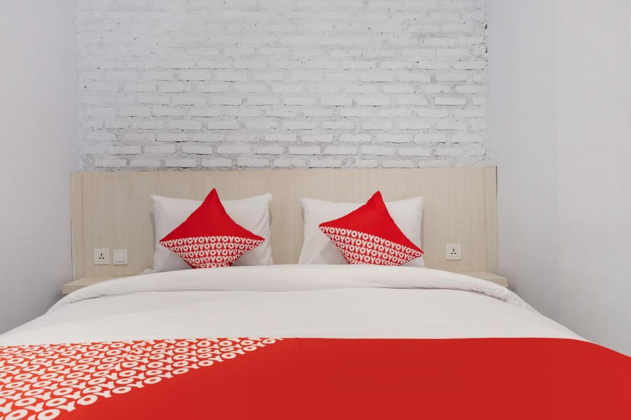 Super Oyo 3150 Theodore Homestay Медан Екстериор снимка