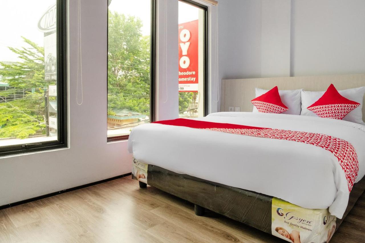 Super Oyo 3150 Theodore Homestay Медан Екстериор снимка