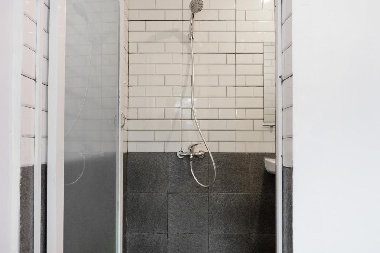 Super Oyo 3150 Theodore Homestay Медан Екстериор снимка