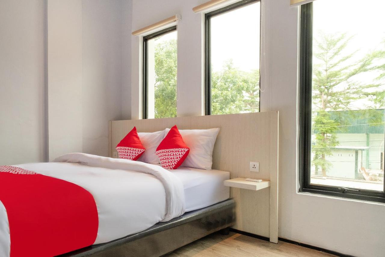 Super Oyo 3150 Theodore Homestay Медан Екстериор снимка